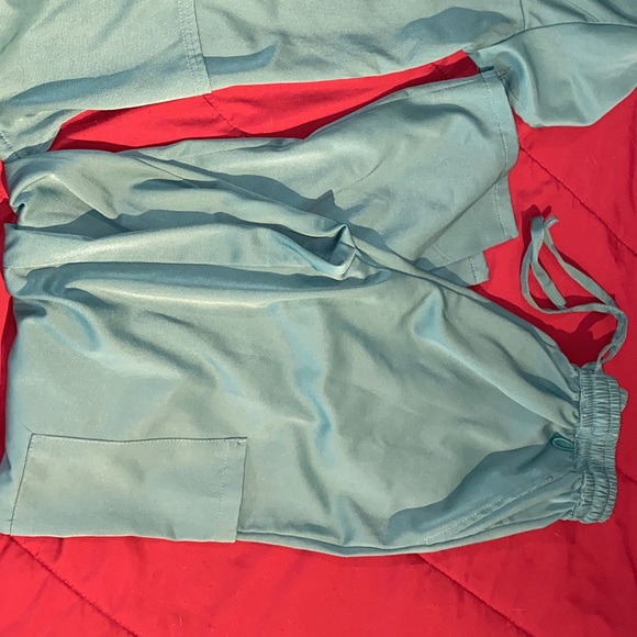 scrub outfit - Picture 2 of 2